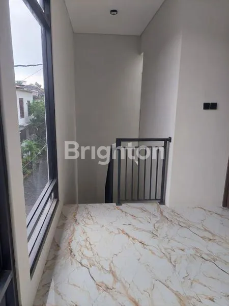 image RUMAH BARU 2 UNIT GRESS DI SEMAMPIR TENGAH HANYA SELISIH 3 RUMAH LANGSUNG JARA RAYA MERR (6)