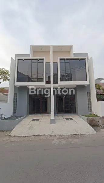 RUMAH BARU 2 UNIT GRESS DI SEMAMPIR TENGAH HANYA SELISIH 3 RUMAH LANGSUNG JARA RAYA MERR