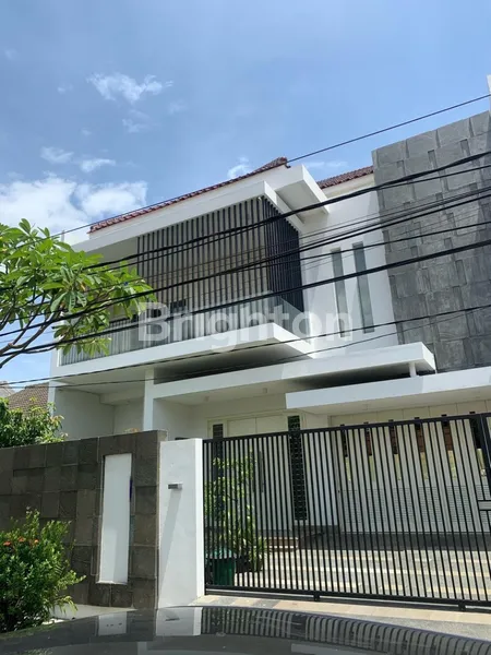 image RUMAH MEWAH SEMI FURNISH JEMURSARI SIAP HUNI ROW JALAN UTAMA (1)