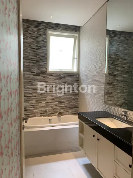 image RUMAH MEWAH SEMI FURNISH JEMURSARI SIAP HUNI ROW JALAN UTAMA (2)