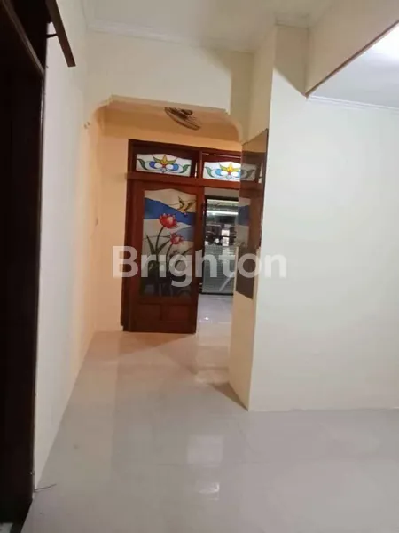 image RUMAH TERAWAT SEMOLOWARU INDAH STRATEGIS DEKAT UNTAG DAN RAYA MERR (4)