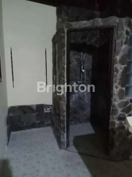 image RUMAH TERAWAT SEMOLOWARU INDAH STRATEGIS DEKAT UNTAG DAN RAYA MERR (6)