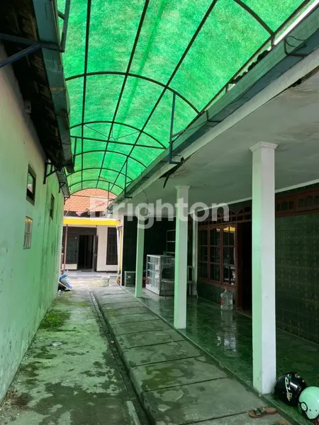 image RUMAH USAHA RAYA JAMBANGAN STRATEGIS DEKAT MASJID AGUNG  (4)