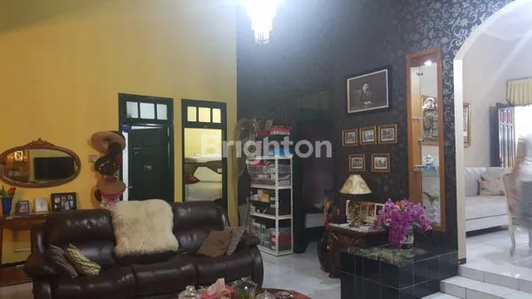 image RUMAH BESAR SAWOJAJAR PINGGIR JALAN SIAP HUNI (2)