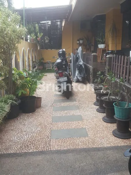 image RUMAH BESAR SAWOJAJAR PINGGIR JALAN SIAP HUNI (4)