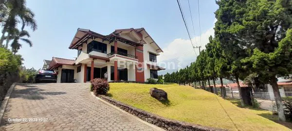 image VILLA @TRAWAS :  \UD83C\UDF37 *VILLA VANDA GARDEN*  (1)