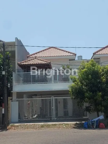 image DISEWAKAN RUMAH ARAYA MINIMALIS TERAWAT, SIAP HUNI, LINGKUNGAN TENANG, STRATEGIS DEKAT KE MERR, DEKAT GALAXY MALL  (1)