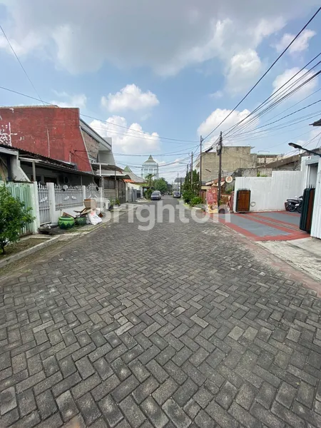 image RUMAH SECOND STRATEGIS NGAGEL MADYA DEKAT PUCANG BARATAJAYA MANYAR NGINDEN SEMOLOWARU KLAMPIS PANJANG JIWO JAGIR DARMO TENGAH KOTA SURABAYA (6)