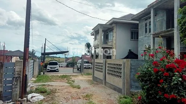 image RUMAH AREA SIMPANG BPG HANGTUAH, TINGGAL FINISHING (2)