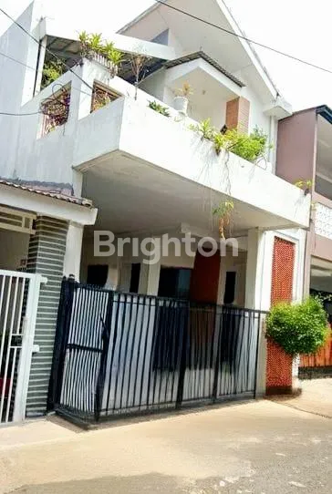image DIJUAL RUMAH 2 LANTAI DI PERUMAHAN VILLA DAGO TOLL (1)