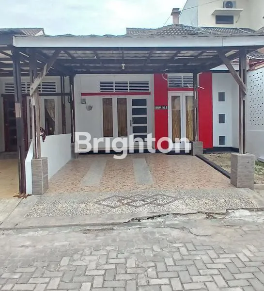 image DISEWAKAN RUMAH TENGAH KOTA BERNUANSA MINIMALIS LOKASI DALAM PERUMAHAN WIKA AMAN NYAMAN HARGA NEGO (1)