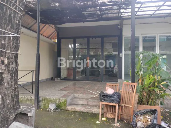 TOKO STRATEGIS DI JL. MERDEKA KUTA