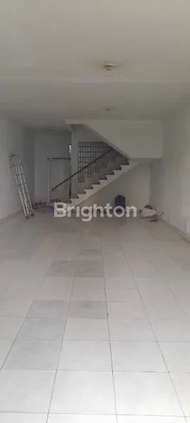 DISEWAKAN RUKO 3 LANTAI STRATEGIS MAINROAD SINGGASANA