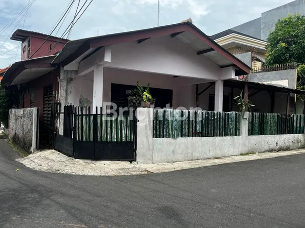image RUMAH HOOK 2 LANTAI POSISI HOOK STRATEGIS KEBON JERUK JAKARTA BARAT  (1)