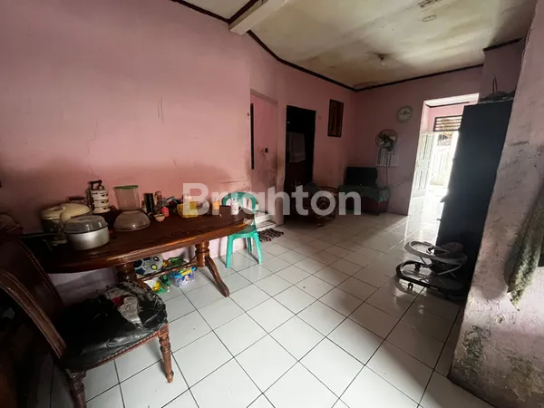 image RUMAH HOOK 2 LANTAI POSISI HOOK STRATEGIS KEBON JERUK JAKARTA BARAT  (4)