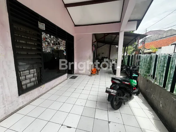 image RUMAH HOOK 2 LANTAI POSISI HOOK STRATEGIS KEBON JERUK JAKARTA BARAT  (5)
