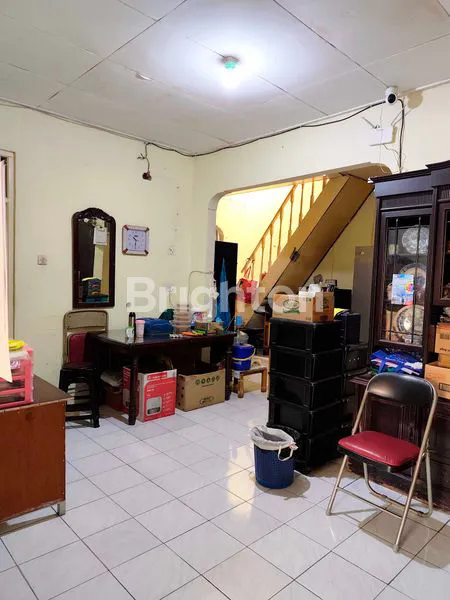 image RUMAH MURAH DAN LUAS 165M² CARPORT 3 MOBIL ROW JALAN LEBAR DI KEMAYORAN JAKARTA UTARA (6)