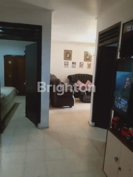 image RUMAH DI JALAN SWADHARMA LUAS 154M ULUJAMI JAKARTA SELATAN (7)