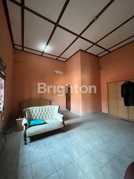 image RUMAH MEWAH LUAS 3 LANTAI JL. STM MEDAN (6)