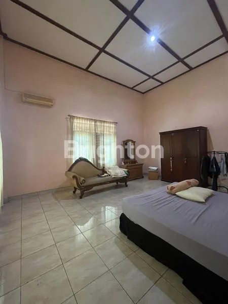 image RUMAH MEWAH LUAS 3 LANTAI JL. STM MEDAN (7)