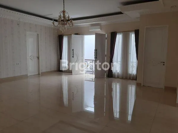 image HUNIAN MEWAH 2 LANTAI STRATEGIS DI TEBET JAKARTA SELATAN (3)