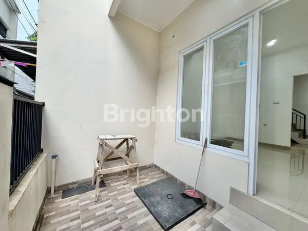 image RUMAH BARU 3 LANTAI ROW 1 MOBIL BEBAS BANJIR LOKASI STRATEGIS TANJUNG DUREN JAKARTA BARAT (2)