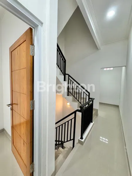 image RUMAH BARU 3 LANTAI ROW 1 MOBIL BEBAS BANJIR LOKASI STRATEGIS TANJUNG DUREN JAKARTA BARAT (6)