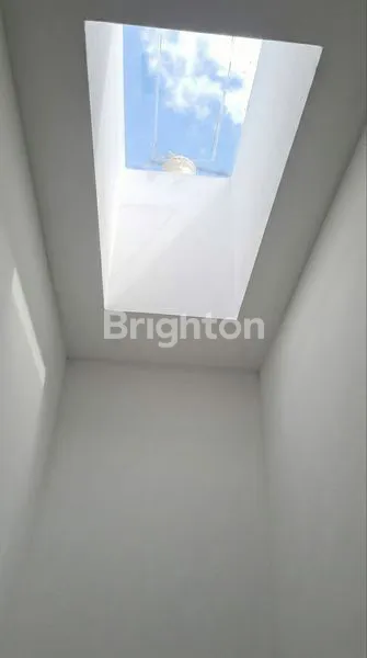 image JARANG ADA! RUMAH SKYLIGHT CANTIK AKSES TOL GABUS (3)