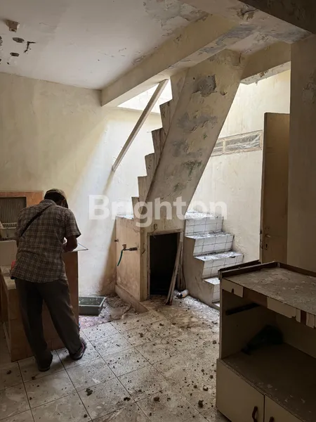 image RUMAH 1,5 LANTAI BUTUH RENOVASI DARMO PERMAI TIMUR SELANGKAH KE HR MUHAMMAD SURABAYA BARAT (5)