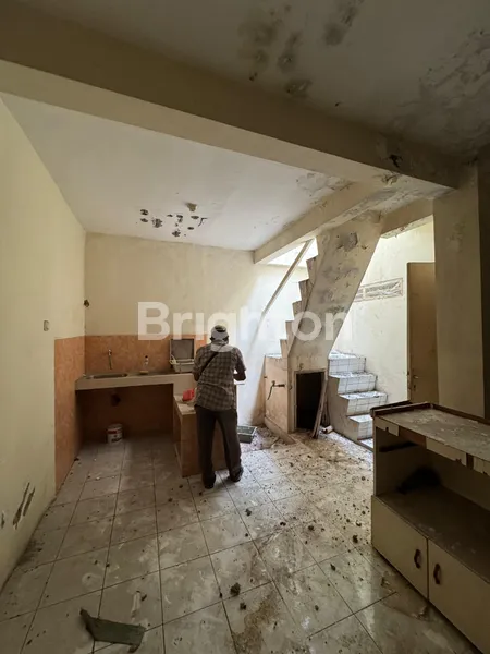 image RUMAH 1,5 LANTAI BUTUH RENOVASI DARMO PERMAI TIMUR SELANGKAH KE HR MUHAMMAD SURABAYA BARAT (6)