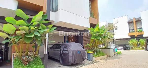 image RUMAH CANTIK 2 LANTAI LT 84 LB 120 DI KADEMANGAN (2)