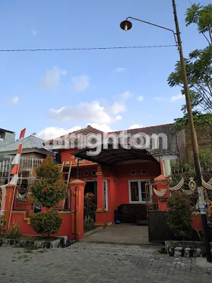 image RUMAH STANDAR BAGUS DAN NYAMAN,BERSIH KARENA TERAWAT,DEKAT DENGAN UNIVERSITAS MUHAMADIYAH,DEKAT KAMPUS POLITEKNIK,MALL DAN SPBU.LETAK TANAH DI HOOK (2)