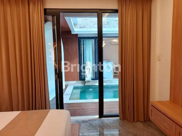 image VILA MEWAH DENGAN DESAIN TROPICAL MEDITERANIA DEKAT CANGGU (7)