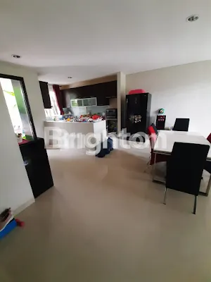 image RUMAH MEWAH DI PERBUKITAN (8)