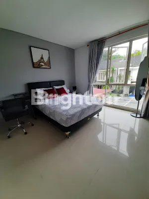 image RUMAH MEWAH DI PERBUKITAN (4)