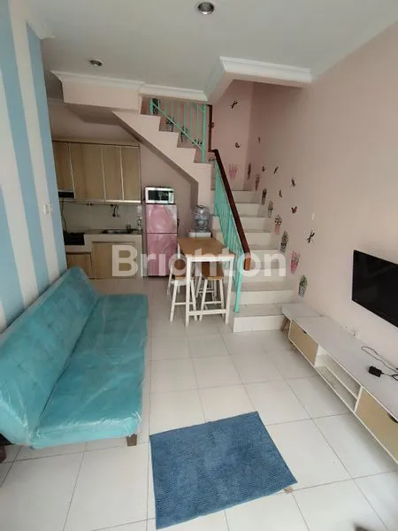 image RUMAH FULL FURNISH RAPI BERSIH SIAP  HUNI. LOKASI SANGAT STRATEGIS (2)