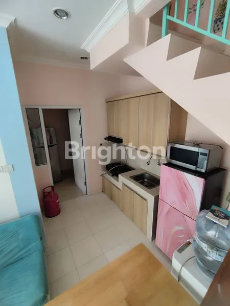 image RUMAH FULL FURNISH RAPI BERSIH SIAP  HUNI. LOKASI SANGAT STRATEGIS (3)