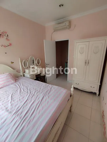image RUMAH FULL FURNISH RAPI BERSIH SIAP  HUNI. LOKASI SANGAT STRATEGIS (5)
