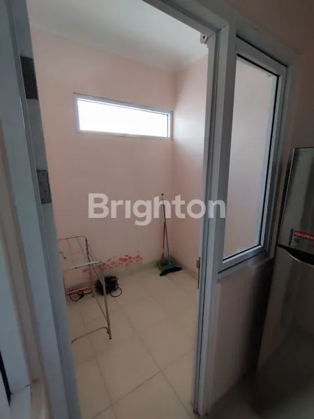 image RUMAH FULL FURNISH RAPI BERSIH SIAP  HUNI. LOKASI SANGAT STRATEGIS (7)