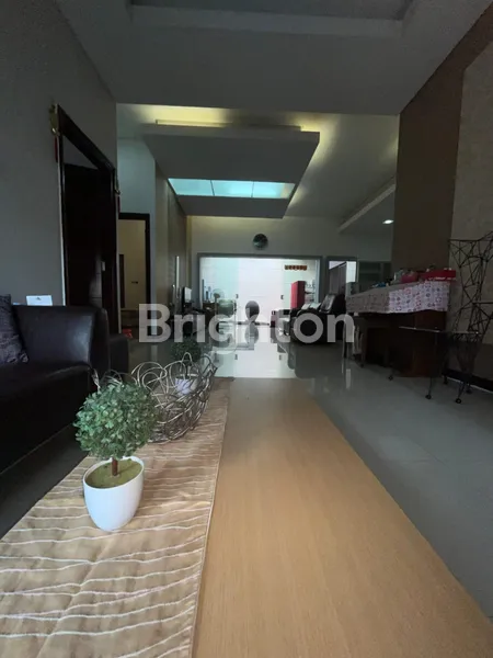 image RUMAH ISTIMEWA TERAWAT SIAP HUNI DARMO PERMAI TIMUR SURABAYA BARAT SELANGKAH KE HR MUHAMMAD (6)