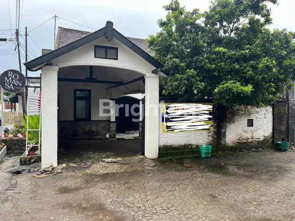 image DISEWAKAN RUMAH 2 LANTAI SIAP HUNI TERAWAT DI PUSAT KOTA SOLO (1)