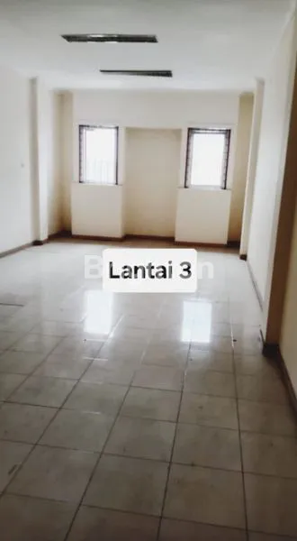 image RUKO 3.5 LANTAI DI MAYJEN SUNGKONO  (5)