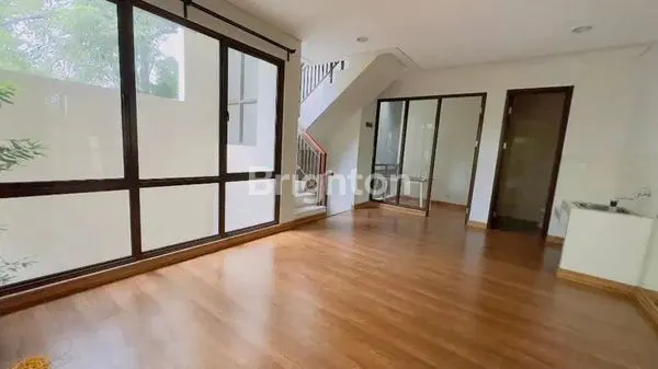 image RUMAH HOEK DISEWA DI WHELFORD GREENWICH PARK BSD – 3 LANTAI, SIAP HUNI (3)