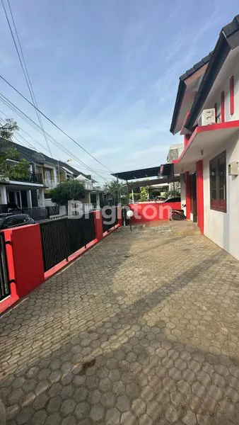 image DISEWAKAN RUMAH HOOK DI KEMANG PRATAMA. SIAP HUNI, RUMAH TERAWAT, KONSEP OPEN SPACE  (2)