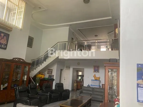 image RUMAH 2 LANTAI SEMI FURNISHED, 5 GARASI & POOL JATI PADANG JAKARTA SELATAN (5)