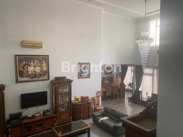 image RUMAH 2 LANTAI SEMI FURNISHED, 5 GARASI & POOL JATI PADANG JAKARTA SELATAN (6)