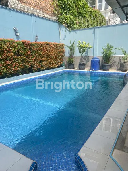 image RUMAH 2 LANTAI SEMI FURNISHED, 5 GARASI & POOL JATI PADANG JAKARTA SELATAN (7)