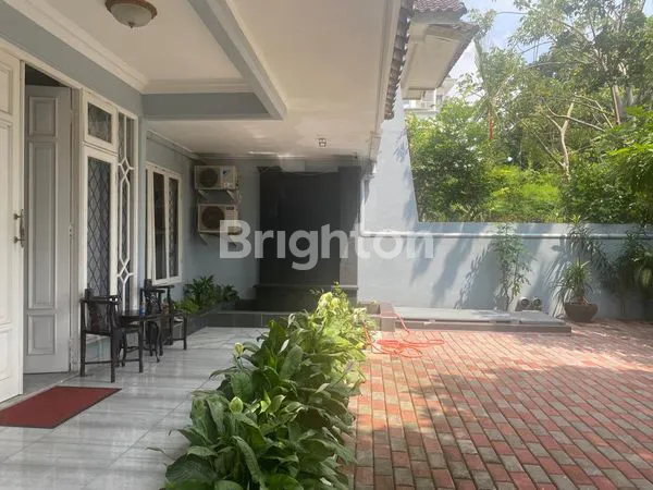 image RUMAH 2 LANTAI SEMI FURNISHED, 5 GARASI & POOL JATI PADANG JAKARTA SELATAN (3)