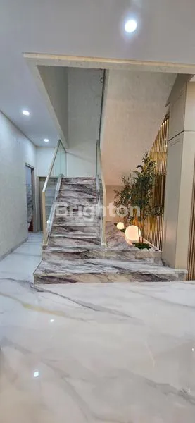 image RUMAH MEWAH 5 KT DI SOEKARNO-HATTA, FULL FURNISHED (2)