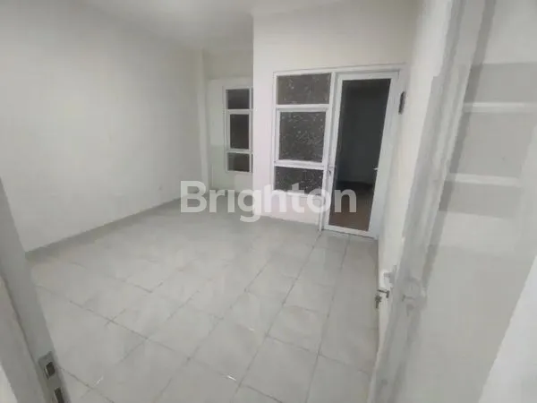 image RUKO 2 LANTAI RASA RUMAH! LOKASI PRIMA PERBATASAN JAKSEL & TANGERANG. (3)